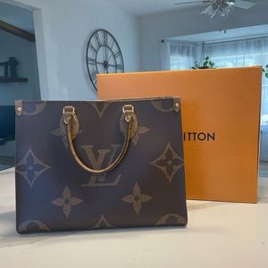Louis Vuitton Reverse Monogram Giant Onthego MM